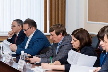 Совершенствуются законы социального характера